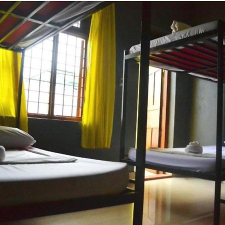 Bird'S Nest Hostel Kampot Exterior foto