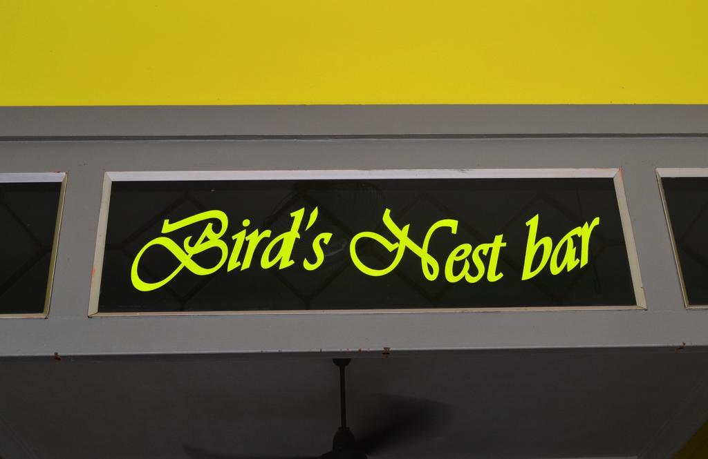 Bird'S Nest Hostel Kampot Exterior foto